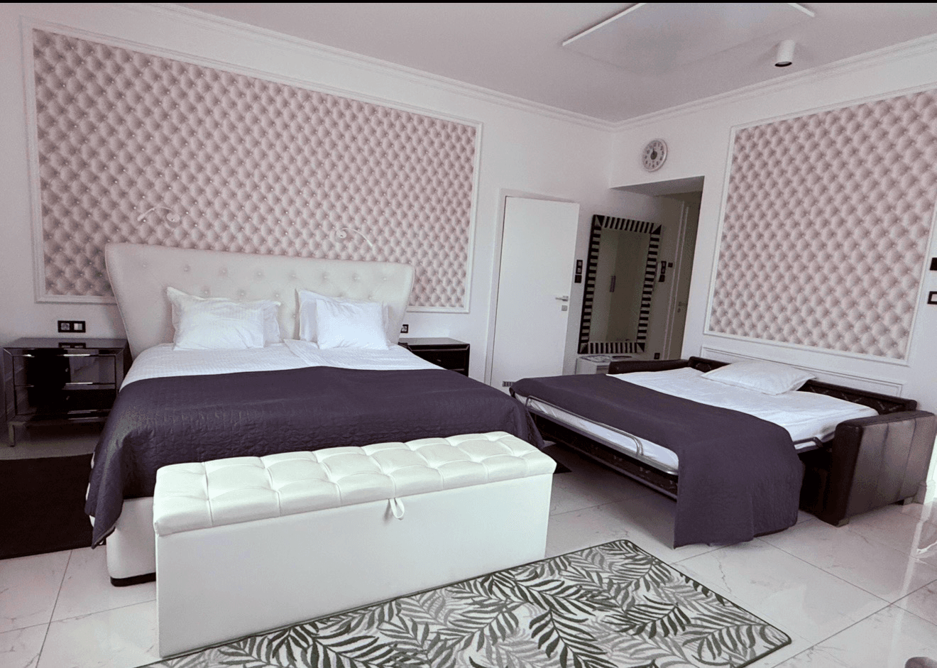 Deluxe Apartment 2